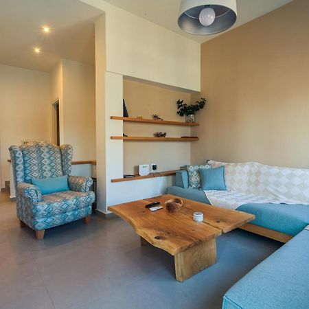Appartement Upscale Modern Escape In The Historic Center à Kalamata Extérieur photo