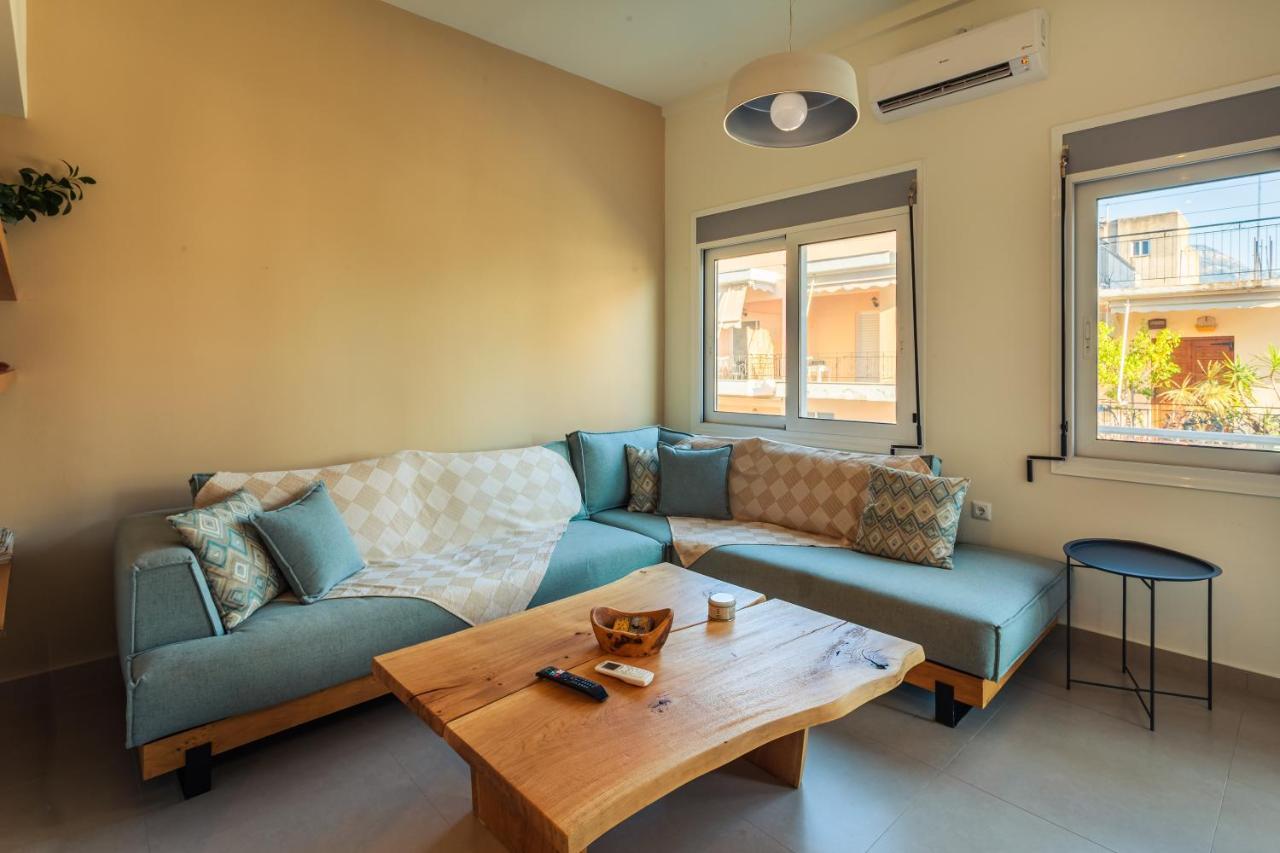 Appartement Upscale Modern Escape In The Historic Center à Kalamata Extérieur photo