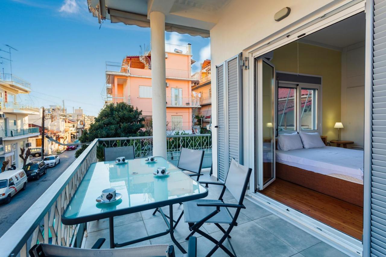 Appartement Upscale Modern Escape In The Historic Center à Kalamata Extérieur photo