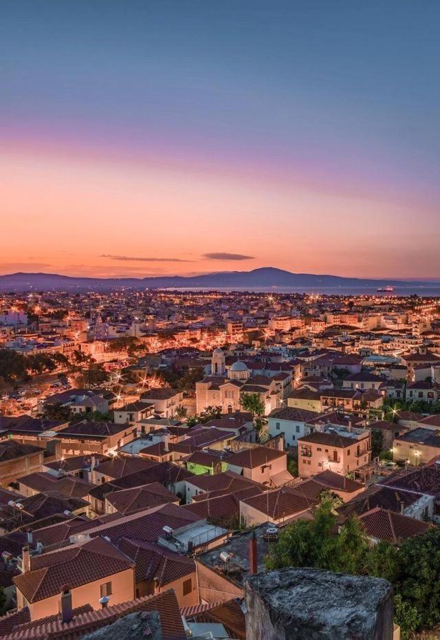 Appartement Upscale Modern Escape In The Historic Center à Kalamata Extérieur photo